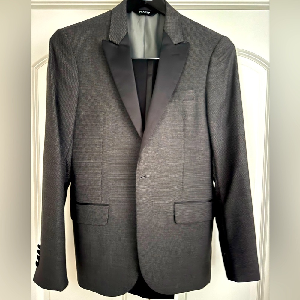 Jos A Bank men’s tuxedo